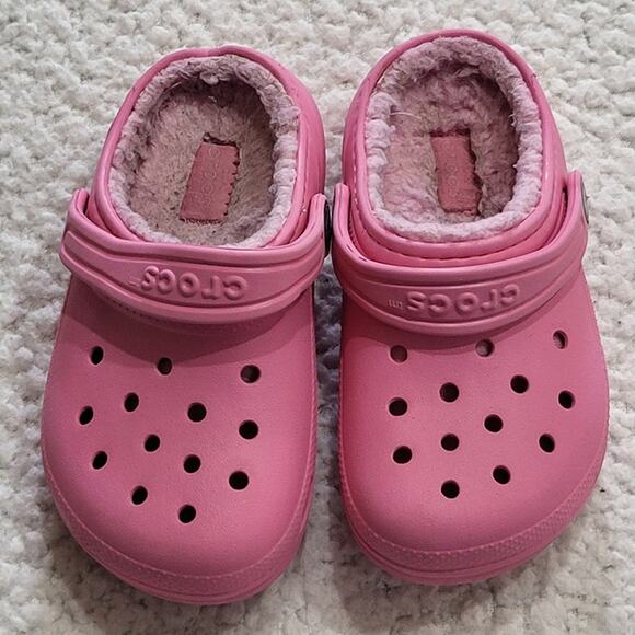 Kids Fuzzy Crocs  Pink  Girls si C10 - Picture 1 of 5